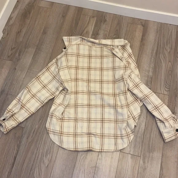 NWOT khaki cream plaid shacket - Picture 8 of 10